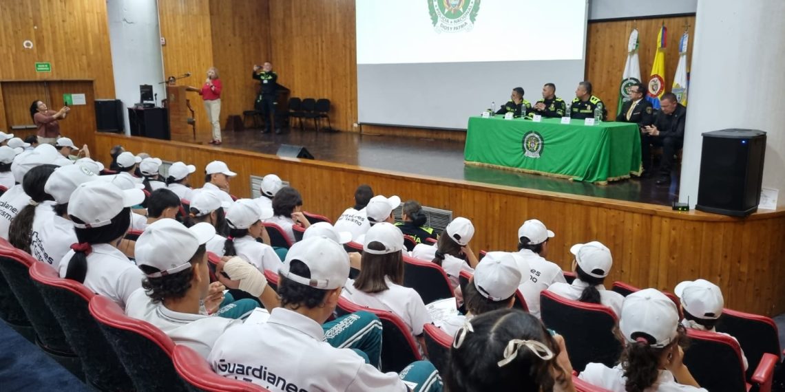 Ceremonia de clausura del programa “Guardianes del Turismo y Patrimonio Nacional 2025” reúne a estudiantes y autoridades en Girón