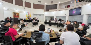 Bucaramanga asegura recursos para educación transporte escolar y salud en 2026