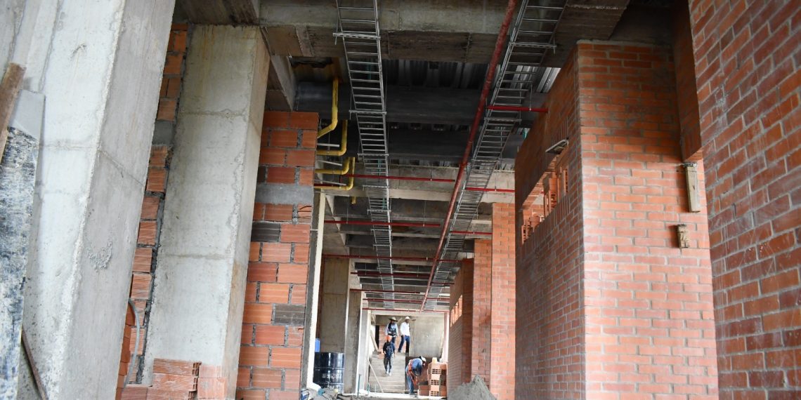 Obra educativa avanza sin pausa: nueva sede de las UTS en Barrancabermeja ya supera el 50% de ejecución
