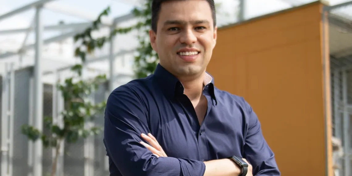 Fabián Oviedo regresa a la contienda por Bucaramanga con respaldo del Nuevo Liberalismo