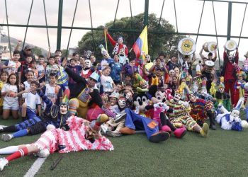 El dulce legado que se baila con máscara: Floridablanca enseña a sus niños a amar su feria