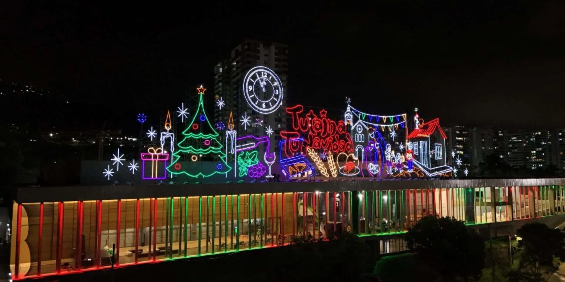 Bucaramanga enciende la esperanza con la tarjeta navideña más grande de Colombia