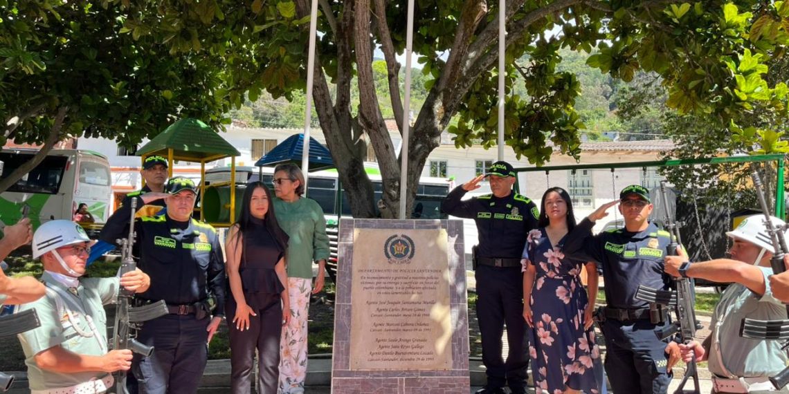 La Policía Nacional en Santander honra la memoria de seis agentes que entregaron su vida por Colombia