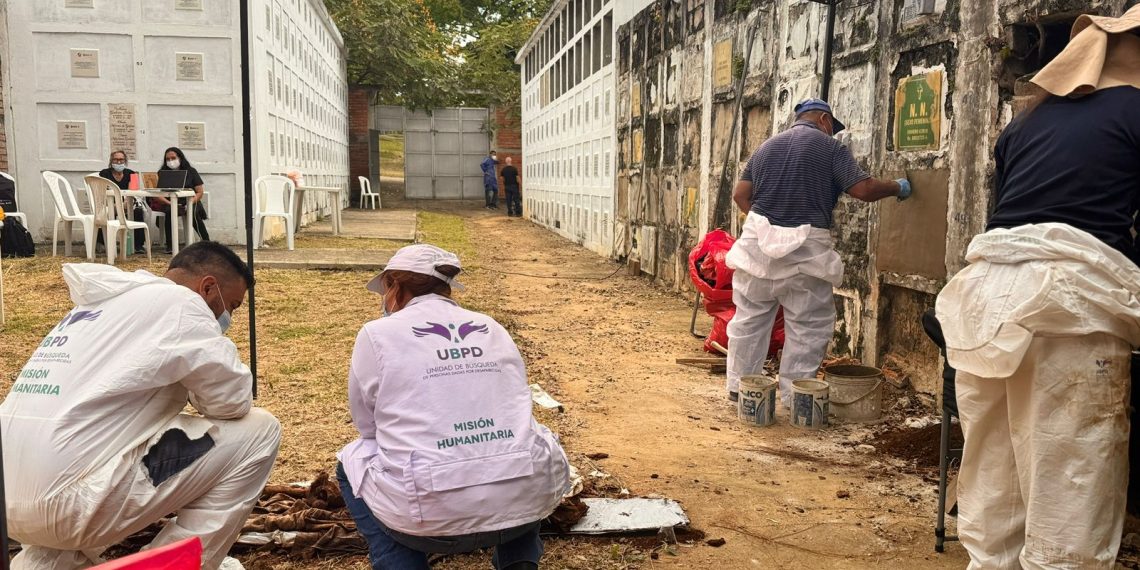 Unidad de búsqueda recupera once cuerpos en cementerio de Campo Hermoso en Bucaramanga