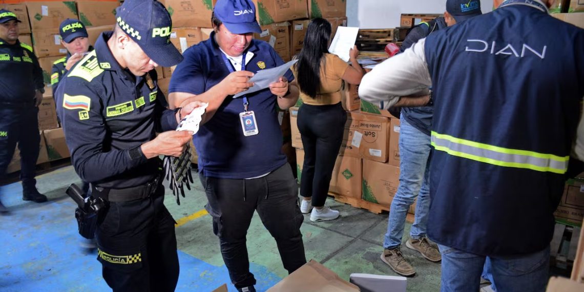 DIAN decomisa productos dietarios sin registro Invima en Bucaramanga y refuerza cerco al contrabando con el ‘Plan Navidad’