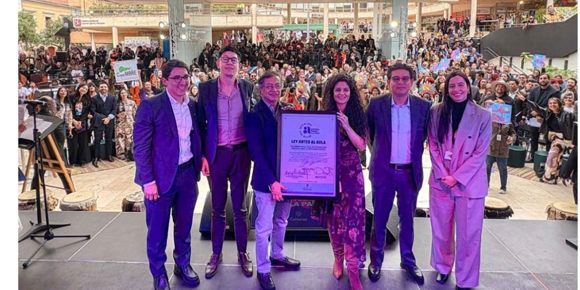La educación artística ya es ley: Petro sanciona la Ley Artes al Aula, un hito para la niñez y la paz en Colombia