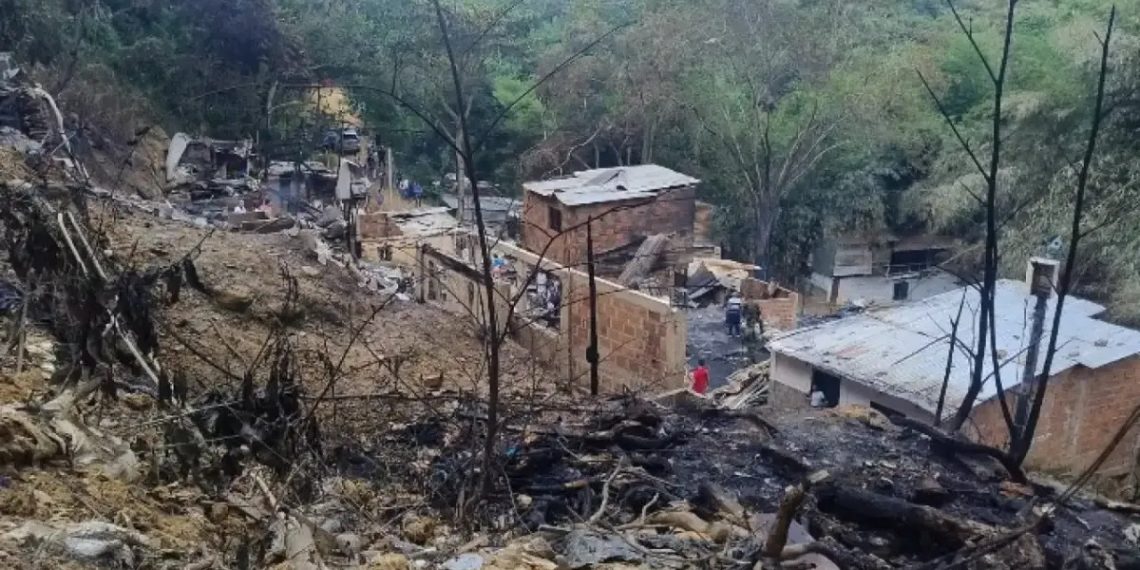 Familias damnificadas del asentamiento 12 de Octubre siguen a la intemperie pese a entrega de ayudas