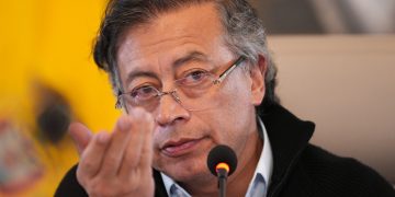 Petro ordena a la Policía incautar medicinas acaparadas: “El Gobierno ya las pagó”