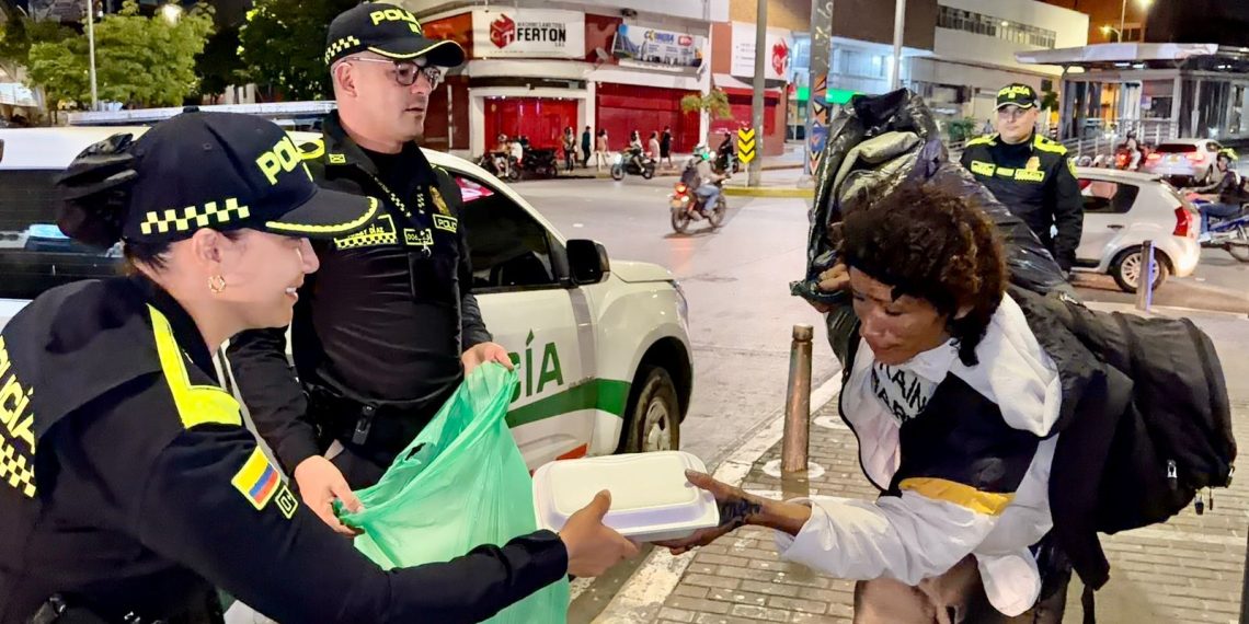 Crónica: Una Nochebuena con propósito: la Policía se acercó a quienes más lo necesitan
