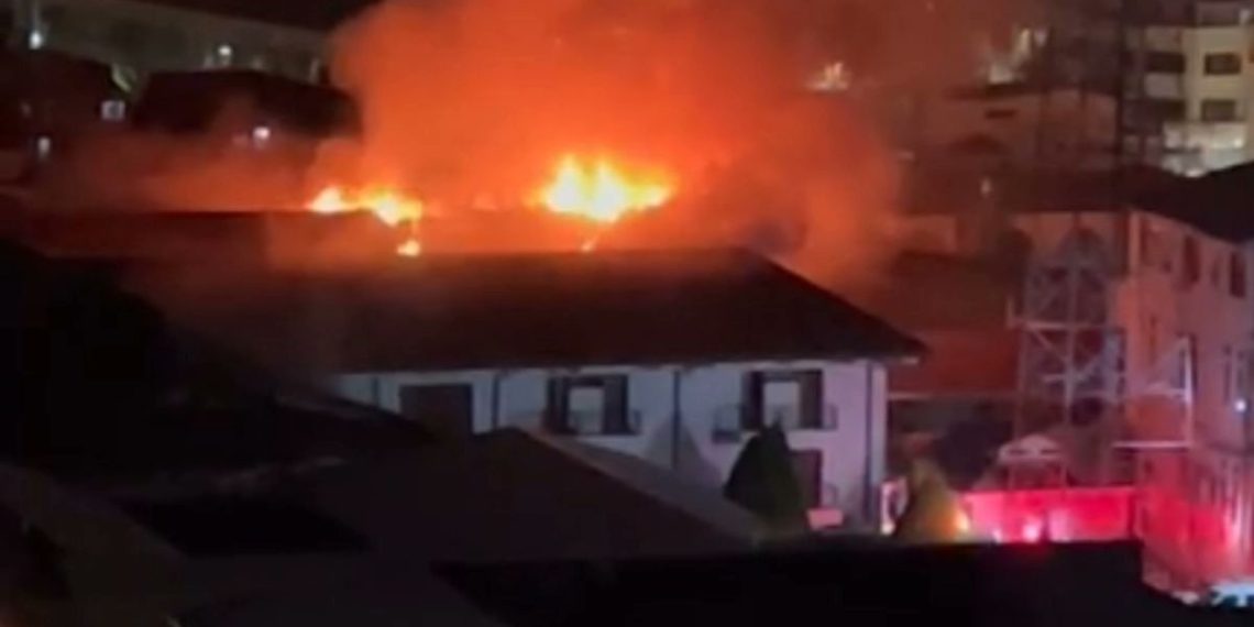 Incendio en alojamientos de la Policía Metropolitana de Bucaramanga: evacuación oportuna evitó tragedia