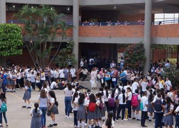 Santander da la bienvenida a más de 100 mil estudiantes con Matriculatón y PAE, pero aún faltan 4.000 por matricularse