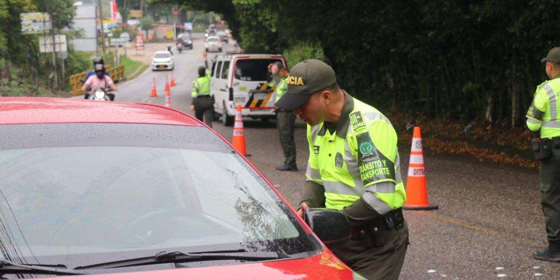 Policía en Santander reforzó controles viales para un retorno seguro durante el puente festivo