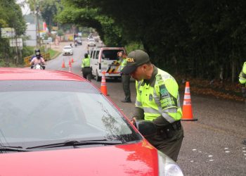 Policía en Santander reforzó controles viales para un retorno seguro durante el puente festivo