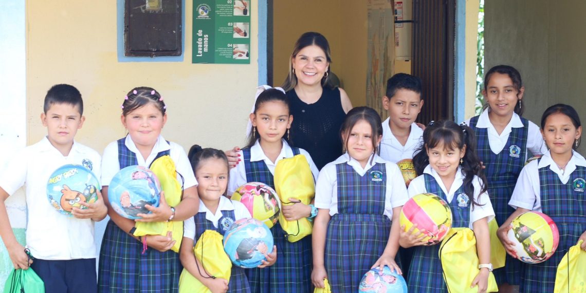 “Seamos Útiles”: una campaña que siembra dignidad educativa en el corazón rural de Floridablanca
