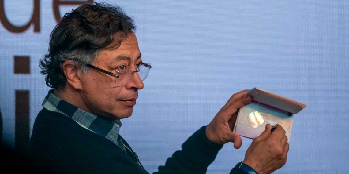 Gobierno colombiano anuncia entrega de 50.000 nuevos pasaportes en abril con mayor seguridad digital