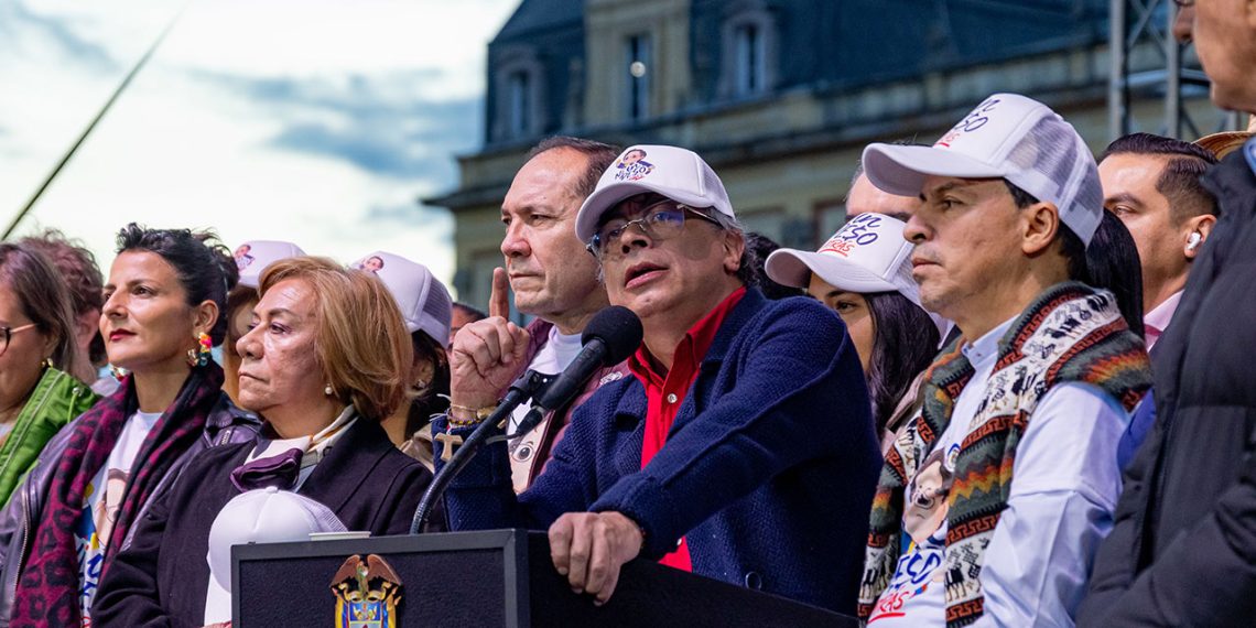Petro mantiene alza del 23,7% del salario mínimo pese a exigencias del Consejo de Estado, mientras sube la presión por la reforma pensional