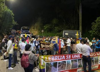 Paro nacional en su segundo día deja bloqueos parciales y paso controlado en vías de Santander