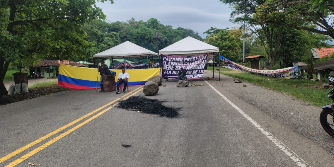 Sigue el paro: Bloqueos paralizan Santander mientras campesinos rechazan acuerdos