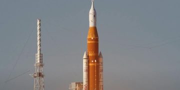 Artemis II despega rumbo a la historia: primera misión tripulada hacia la Luna en más de 50 años