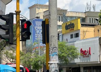 ¡Caos vial en Bucaramanga! Ladrones dejan más de 100 semáforos a oscuras