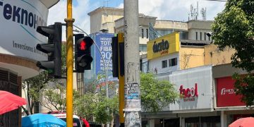 ¡Caos vial en Bucaramanga! Ladrones dejan más de 100 semáforos a oscuras