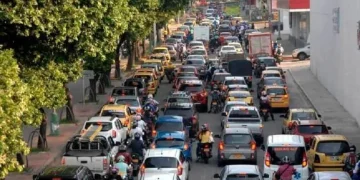 Bucaramanga y su área metropolitana atrapados en un viacrucis vial diario: trancones, accidentes y vehículos mal parqueados