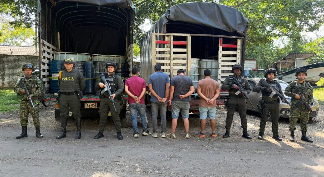 Ejército desarticula banda de combustible robado en Santander: 5 detenidos y 5.400 galones incautados