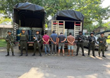Ejército desarticula banda de combustible robado en Santander: 5 detenidos y 5.400 galones incautados