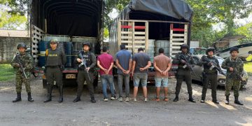 Ejército desarticula banda de combustible robado en Santander: 5 detenidos y 5.400 galones incautados