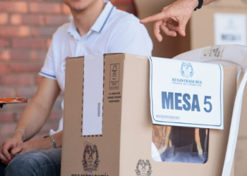 Filas interminables y tensión en consulados durante la jornada electoral en el exterior