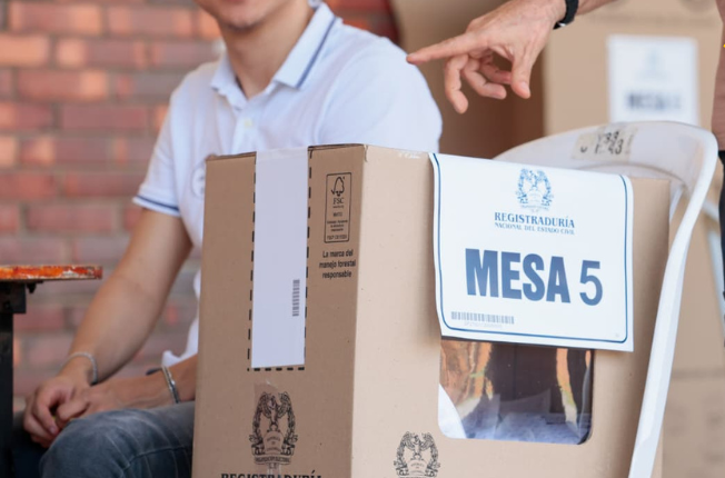 Filas interminables y tensión en consulados durante la jornada electoral en el exterior