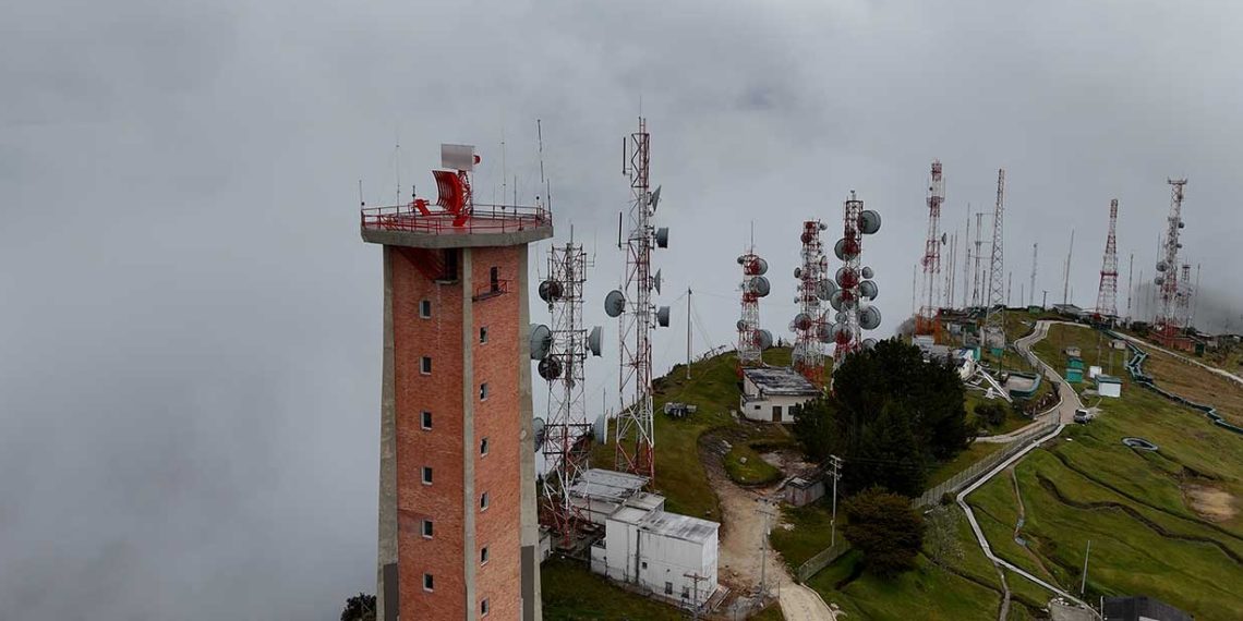 Santander refuerza su rol en la vigilancia aérea del país con inspección al radar el picacho