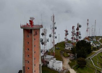 Santander refuerza su rol en la vigilancia aérea del país con inspección al radar el picacho
