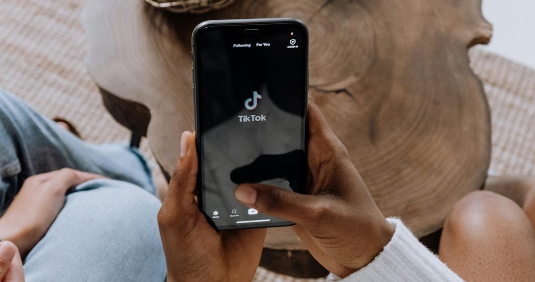 TikTok: El nuevo campo de batalla que define la presidencia en Colombia