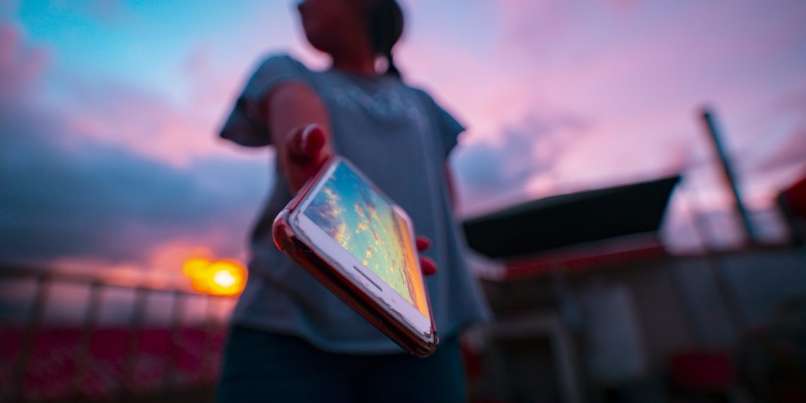 Corte Suprema aclara polémico caso: cobrar por devolver un celular no siempre es extorsión