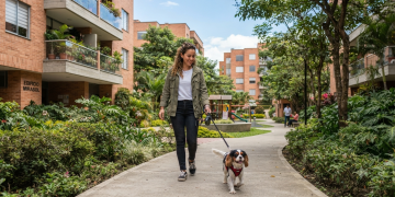 La Corte pone límites a los conjuntos residenciales: no podrán impedir el paso de mascotas por las zonas comunes