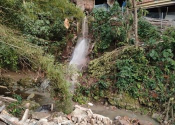 Aguas residuales llegan a la quebrada Zapamanga tras colapso de una estructura en Floridablanca